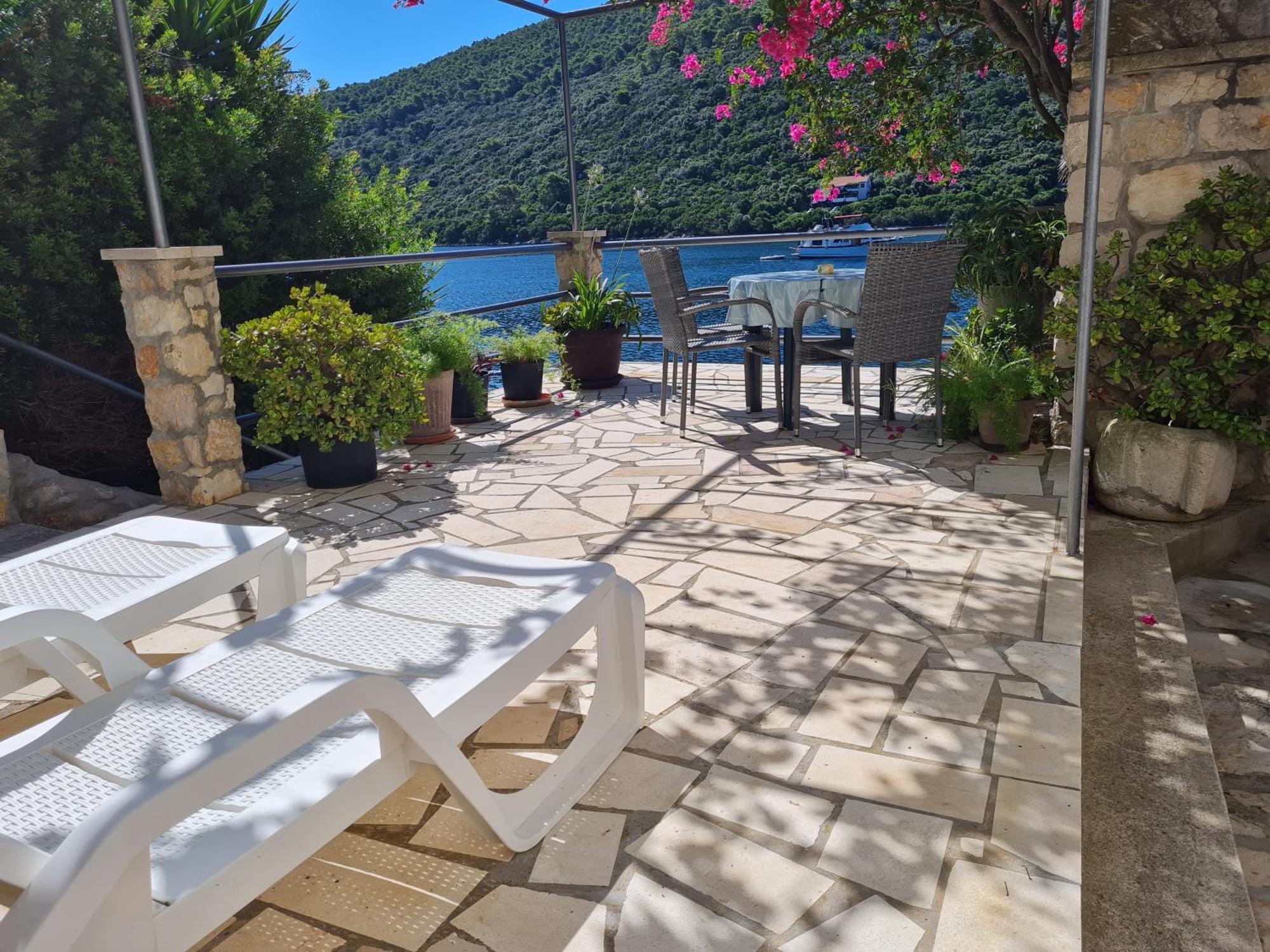 Apartment Agata Lastovo